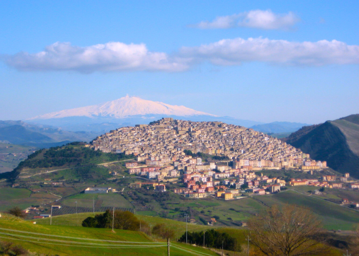 News Fibercop - FiberCop porta la fibra ultraveloce a Gangi, connessioni fino a 10 Gigabit/s